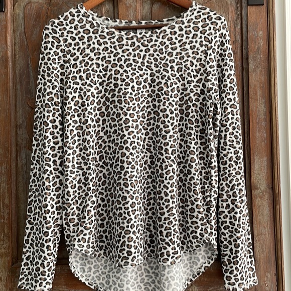 Old Navy Tops - NWT - Old Navy Long Sleeve Cheetah Animal Print Top Size M